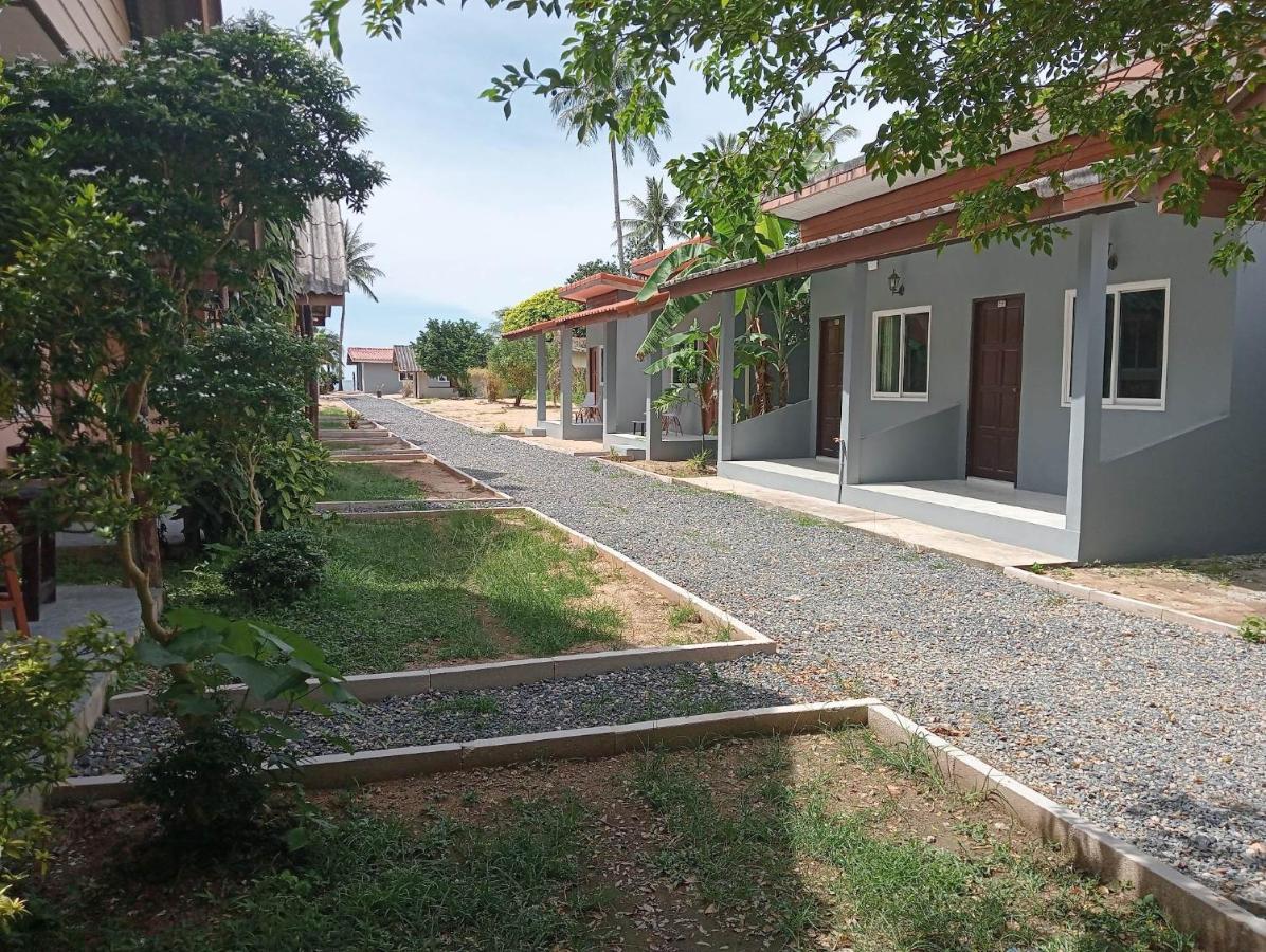 Scandinavian Beach Resort Ko Lanta Extérieur photo