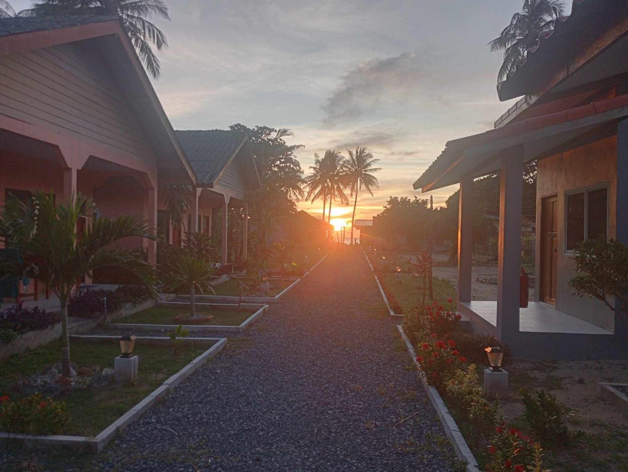 Scandinavian Beach Resort Ko Lanta Extérieur photo
