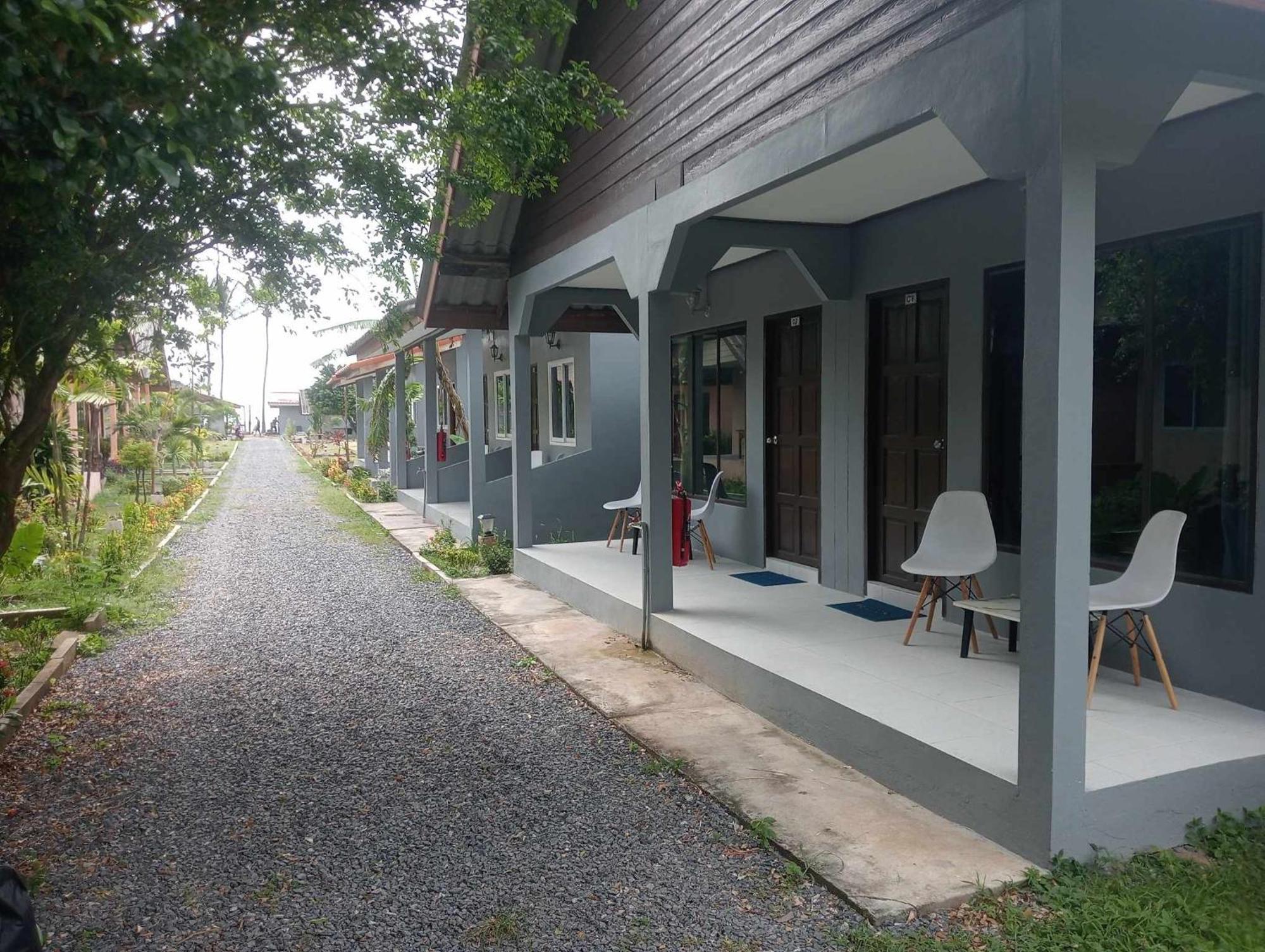 Scandinavian Beach Resort Ko Lanta Extérieur photo