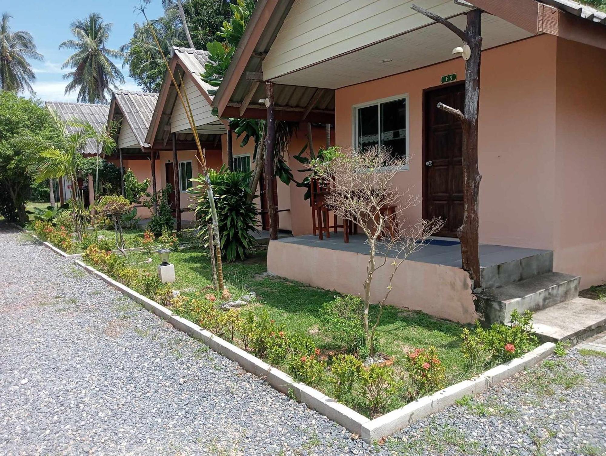Scandinavian Beach Resort Ko Lanta Extérieur photo