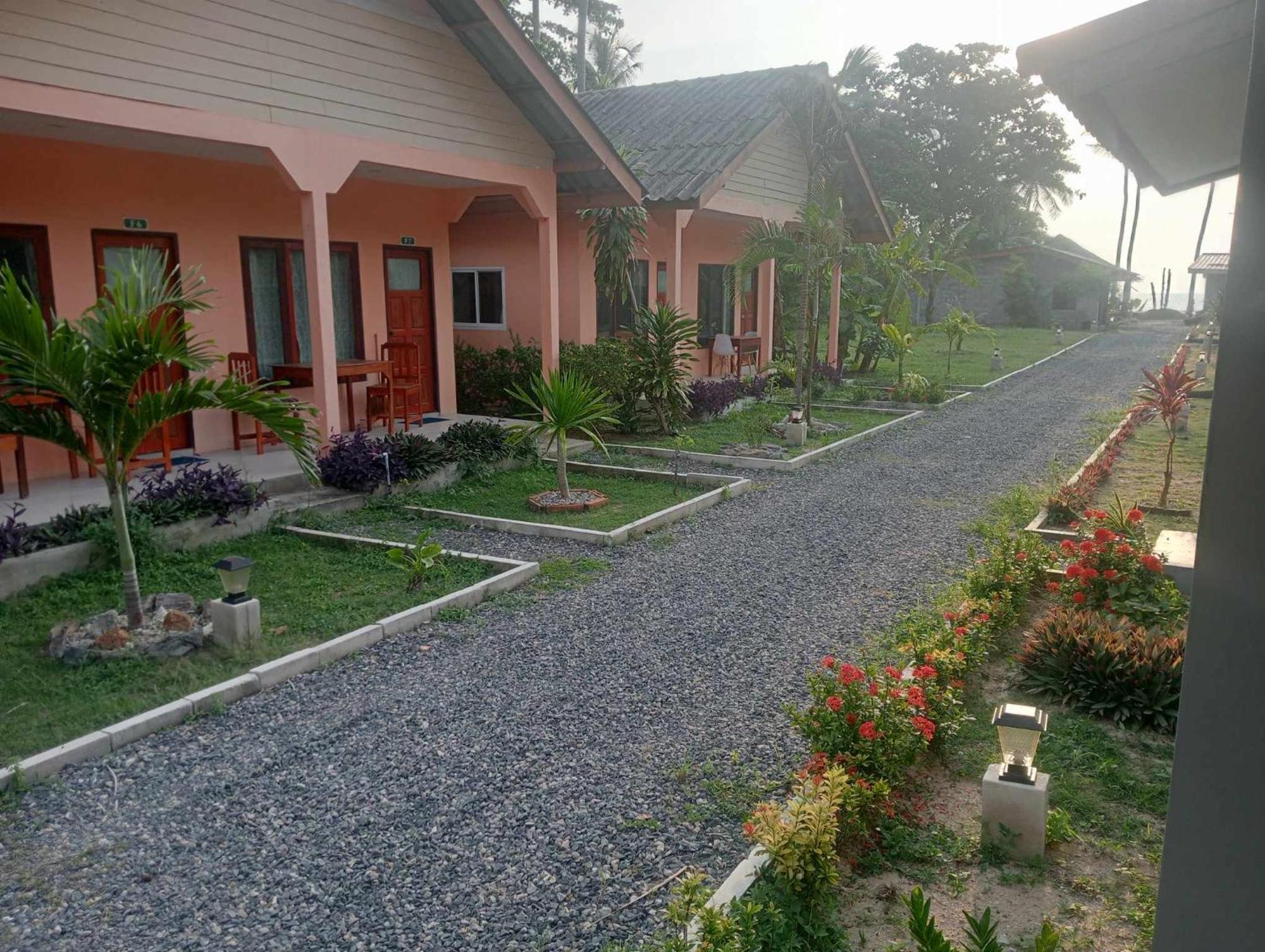 Scandinavian Beach Resort Ko Lanta Extérieur photo